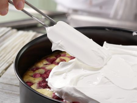 Kirsch-Baiser-Torte Zubereitung Schritt 7 Kirsch-Baiser-Torte Zubereitung Schritt 7