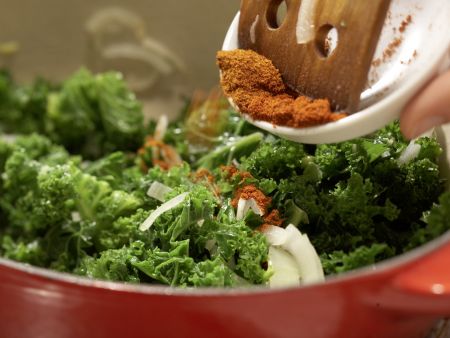 Klare Grünkohlsuppe Zubereitung Schritt 4 Klare Grünkohlsuppe Zubereitung Schritt 4
