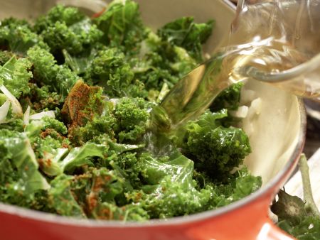 Klare Grünkohlsuppe Zubereitung Schritt 5 Klare Grünkohlsuppe Zubereitung Schritt 5