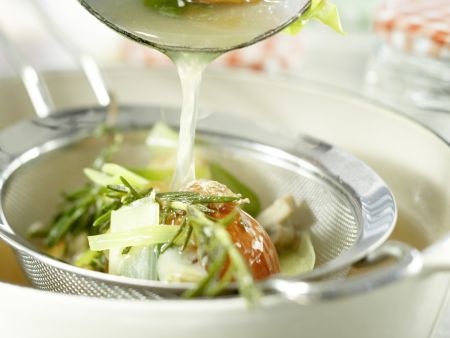 Klassische Gemüsebrühe Zubereitung Schritt 10 Klassische Gemüsebrühe Zubereitung Schritt 10