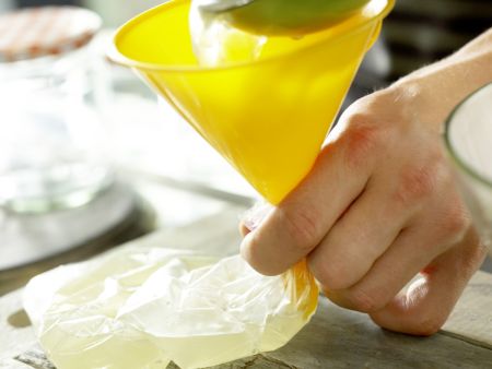 Klassische Gemüsebrühe Zubereitung Schritt 11 Klassische Gemüsebrühe Zubereitung Schritt 11