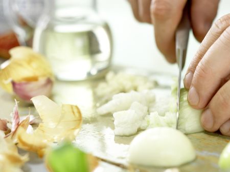 Klassische Tomatensauce Zubereitung Schritt 2 Klassische Tomatensauce Zubereitung Schritt 2