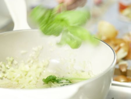 Klassische Tomatensauce Zubereitung Schritt 3 Klassische Tomatensauce Zubereitung Schritt 3