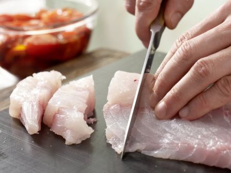 Knusperfisch mit Tomaten-Brot-Salat Zubereitung Schritt 3 Knusperfisch mit Tomaten-Brot-Salat Zubereitung Schritt 3