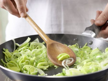 Knuspriger Flammkuchen Zubereitung Schritt 2 Knuspriger Flammkuchen Zubereitung Schritt 2