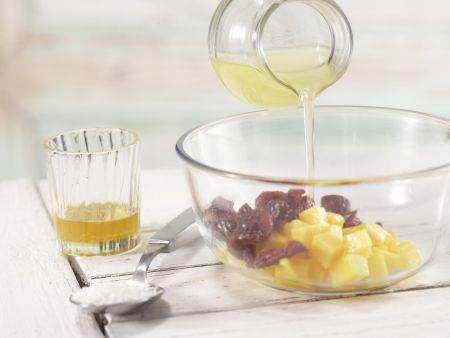 Kokos-Mango-Quark Zubereitung Schritt 2 Kokos-Mango-Quark Zubereitung Schritt 2