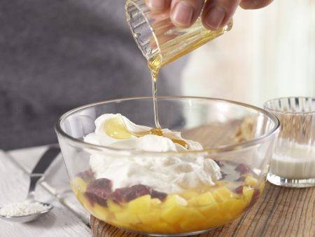 Kokos-Mango-Quark Zubereitung Schritt 4 Kokos-Mango-Quark Zubereitung Schritt 4