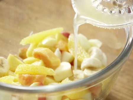 Kokos-Milchreis mit Obstsalat Zubereitung Schritt 5 Kokos-Milchreis mit Obstsalat Zubereitung Schritt 5