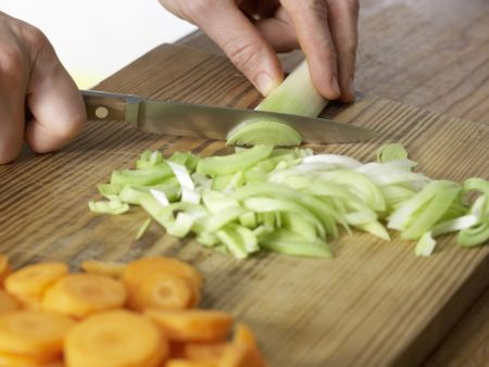 Krabbensuppe mit Erbsen Zubereitung Schritt 2 Krabbensuppe mit Erbsen Zubereitung Schritt 2