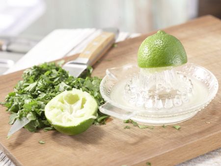 Lachs im Bananenblatt Zubereitung Schritt 2 Lachs im Bananenblatt Zubereitung Schritt 2