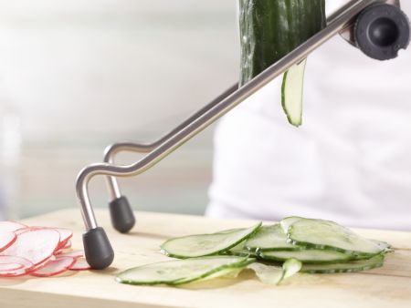 Lachs-Gurken-Salat Zubereitung Schritt 2 Lachs-Gurken-Salat Zubereitung Schritt 2