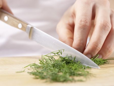 Lachs-Gurken-Salat Zubereitung Schritt 3 Lachs-Gurken-Salat Zubereitung Schritt 3