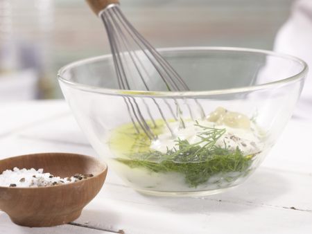 Lachs-Gurken-Salat Zubereitung Schritt 4 Lachs-Gurken-Salat Zubereitung Schritt 4
