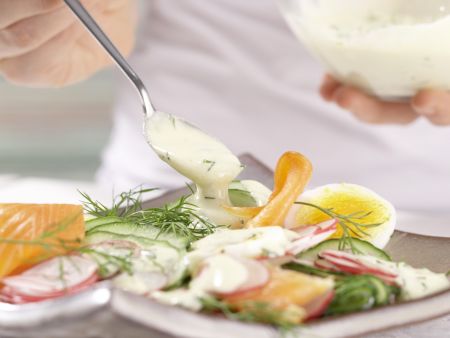 Lachs-Gurken-Salat Zubereitung Schritt 5 Lachs-Gurken-Salat Zubereitung Schritt 5