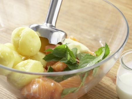 Lachsspieße mit Möhrensalat Zubereitung Schritt 7 Lachsspieße mit Möhrensalat Zubereitung Schritt 7