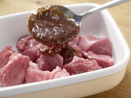 Lammspieße mit Bulgursalat Zubereitung Schritt 2 Lammspieße mit Bulgursalat Zubereitung Schritt 2