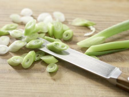Lammspieße mit Bulgursalat Zubereitung Schritt 7 Lammspieße mit Bulgursalat Zubereitung Schritt 7
