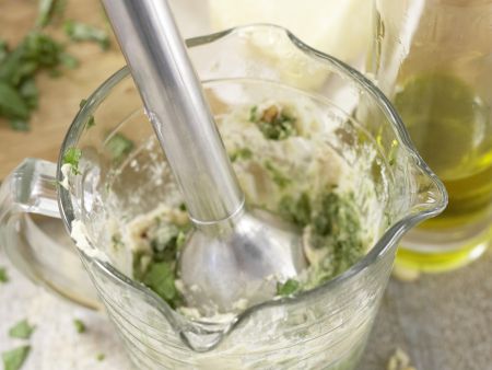 Leichtes Pesto Zubereitung Schritt 6 Leichtes Pesto Zubereitung Schritt 6