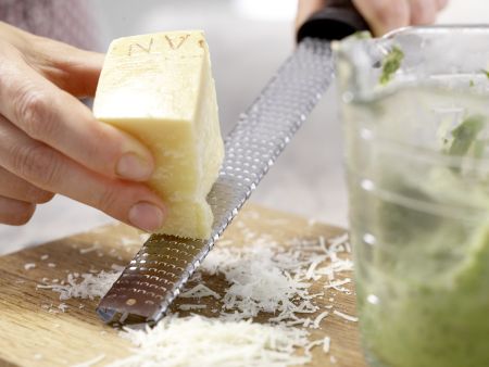 Leichtes Pesto Zubereitung Schritt 7 Leichtes Pesto Zubereitung Schritt 7