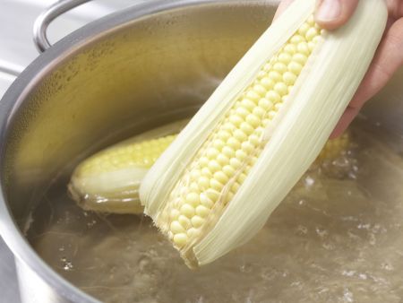 Maiskolben »Goldbarren« Zubereitung Schritt 2 Maiskolben »Goldbarren« Zubereitung Schritt 2