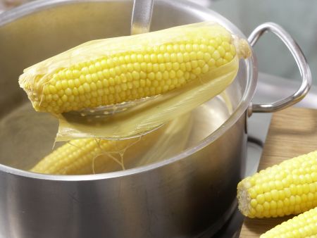 Maiskolben »Goldbarren« Zubereitung Schritt 6 Maiskolben »Goldbarren« Zubereitung Schritt 6