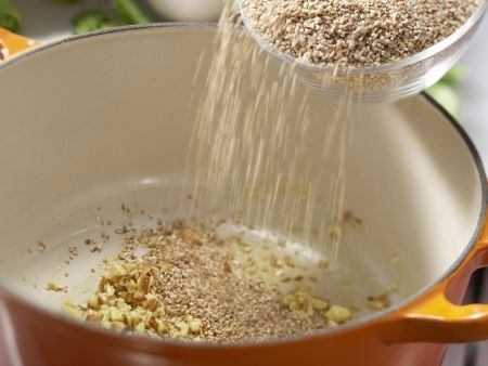 Mandelgrütze mit Rahmspinat Zubereitung Schritt 2 Mandelgrütze mit Rahmspinat Zubereitung Schritt 2