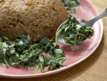 Mandelgrütze mit Rahmspinat Zubereitung Schritt 7 Mandelgrütze mit Rahmspinat Zubereitung Schritt 7