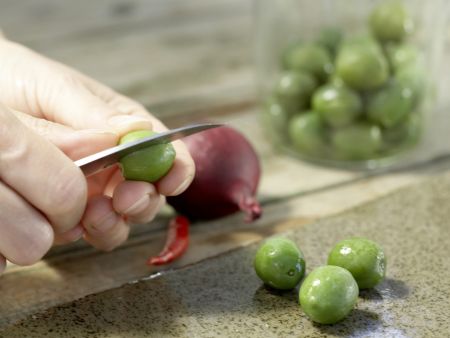 Marinierte grüne Oliven Zubereitung Schritt 2 Marinierte grüne Oliven Zubereitung Schritt 2