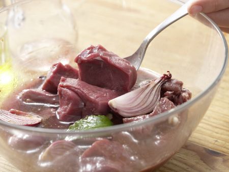 Mariniertes Hirschgulasch Zubereitung Schritt 3 Mariniertes Hirschgulasch Zubereitung Schritt 3