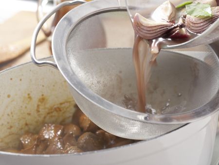 Mariniertes Hirschgulasch Zubereitung Schritt 6 Mariniertes Hirschgulasch Zubereitung Schritt 6