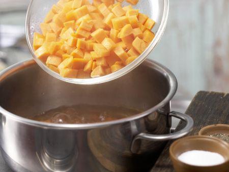 Möhren-Pasta »Vulkan« Zubereitung Schritt 3 Möhren-Pasta »Vulkan« Zubereitung Schritt 3