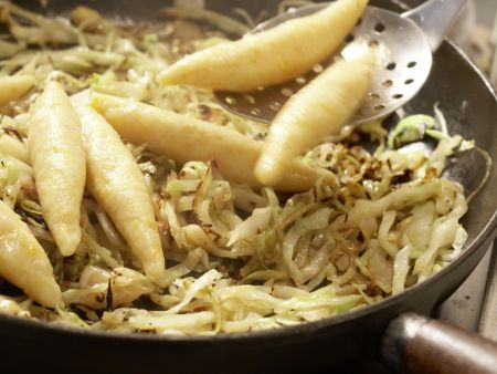 Möhren-Schupfnudeln Zubereitung Schritt 12 Möhren-Schupfnudeln Zubereitung Schritt 12