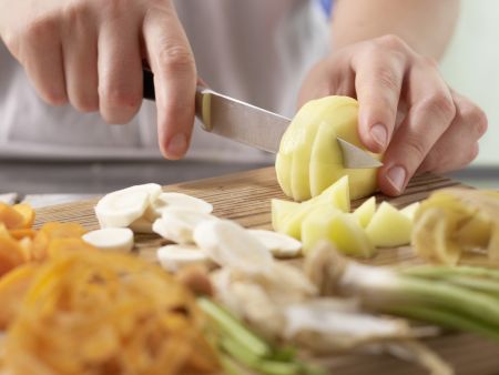 Möhrencremesuppe Zubereitung Schritt 1 Möhrencremesuppe Zubereitung Schritt 1