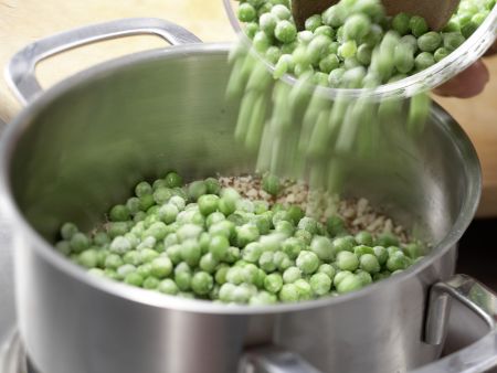 Möhrennudeln mit Mandelschaum Zubereitung Schritt 4 Möhrennudeln mit Mandelschaum Zubereitung Schritt 4