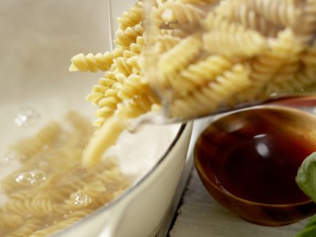 Nudel-Gemüse-Salat Zubereitung Schritt 1 Nudel-Gemüse-Salat Zubereitung Schritt 1