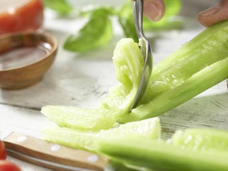 Nudel-Gemüse-Salat Zubereitung Schritt 2 Nudel-Gemüse-Salat Zubereitung Schritt 2