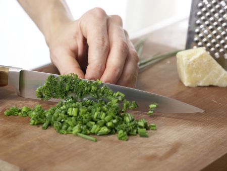 Nudel-Rührei mit Tomatensalat Zubereitung Schritt 4 Nudel-Rührei mit Tomatensalat Zubereitung Schritt 4
