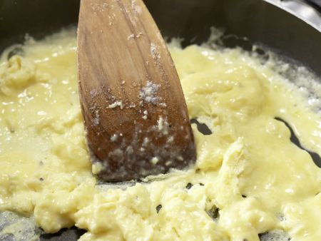 Nudel-Rührei mit Tomatensalat Zubereitung Schritt 6 Nudel-Rührei mit Tomatensalat Zubereitung Schritt 6