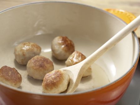 Nudeln mit Bratwurstklößchen Zubereitung Schritt 4 Nudeln mit Bratwurstklößchen Zubereitung Schritt 4