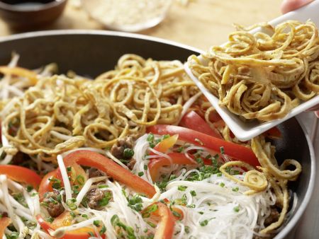 Nudelpfanne mit Sprossen und Ei Zubereitung Schritt 11 Nudelpfanne mit Sprossen und Ei Zubereitung Schritt 11