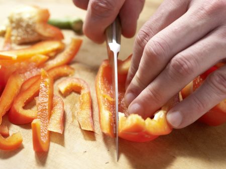 Nudelpfanne mit Sprossen und Ei Zubereitung Schritt 3 Nudelpfanne mit Sprossen und Ei Zubereitung Schritt 3