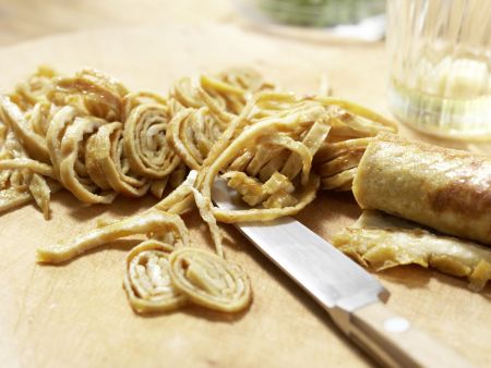 Nudelpfanne mit Sprossen und Ei Zubereitung Schritt 8 Nudelpfanne mit Sprossen und Ei Zubereitung Schritt 8
