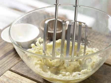 Nusswaffeln mit Honig Zubereitung Schritt 2 Nusswaffeln mit Honig Zubereitung Schritt 2