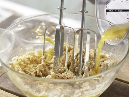 Nusswaffeln mit Honig Zubereitung Schritt 4 Nusswaffeln mit Honig Zubereitung Schritt 4