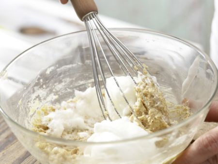 Nusswaffeln mit Honig Zubereitung Schritt 5 Nusswaffeln mit Honig Zubereitung Schritt 5