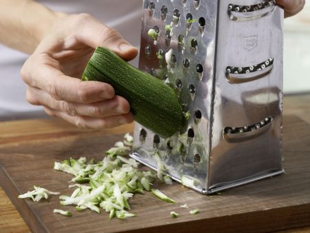 Omelett-Burger mit Zucchini Zubereitung Schritt 1 Omelett-Burger mit Zucchini Zubereitung Schritt 1