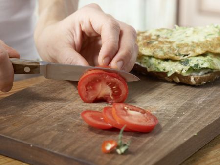 Omelett-Burger mit Zucchini Zubereitung Schritt 9 Omelett-Burger mit Zucchini Zubereitung Schritt 9
