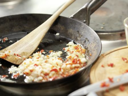 Penne all'arrabbiata – smarter Zubereitung Schritt 4 Penne all'arrabbiata – smarter Zubereitung Schritt 4