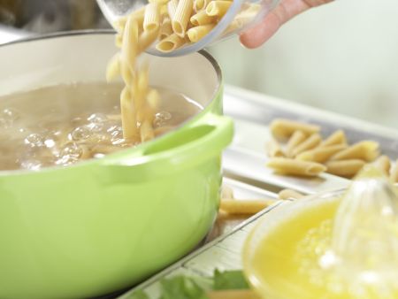 Penne mit Zucchini und Kapern Zubereitung Schritt 4 Penne mit Zucchini und Kapern Zubereitung Schritt 4