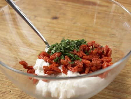 Perlhuhnbrust mit Goji-Beeren Zubereitung Schritt 5 Perlhuhnbrust mit Goji-Beeren Zubereitung Schritt 5